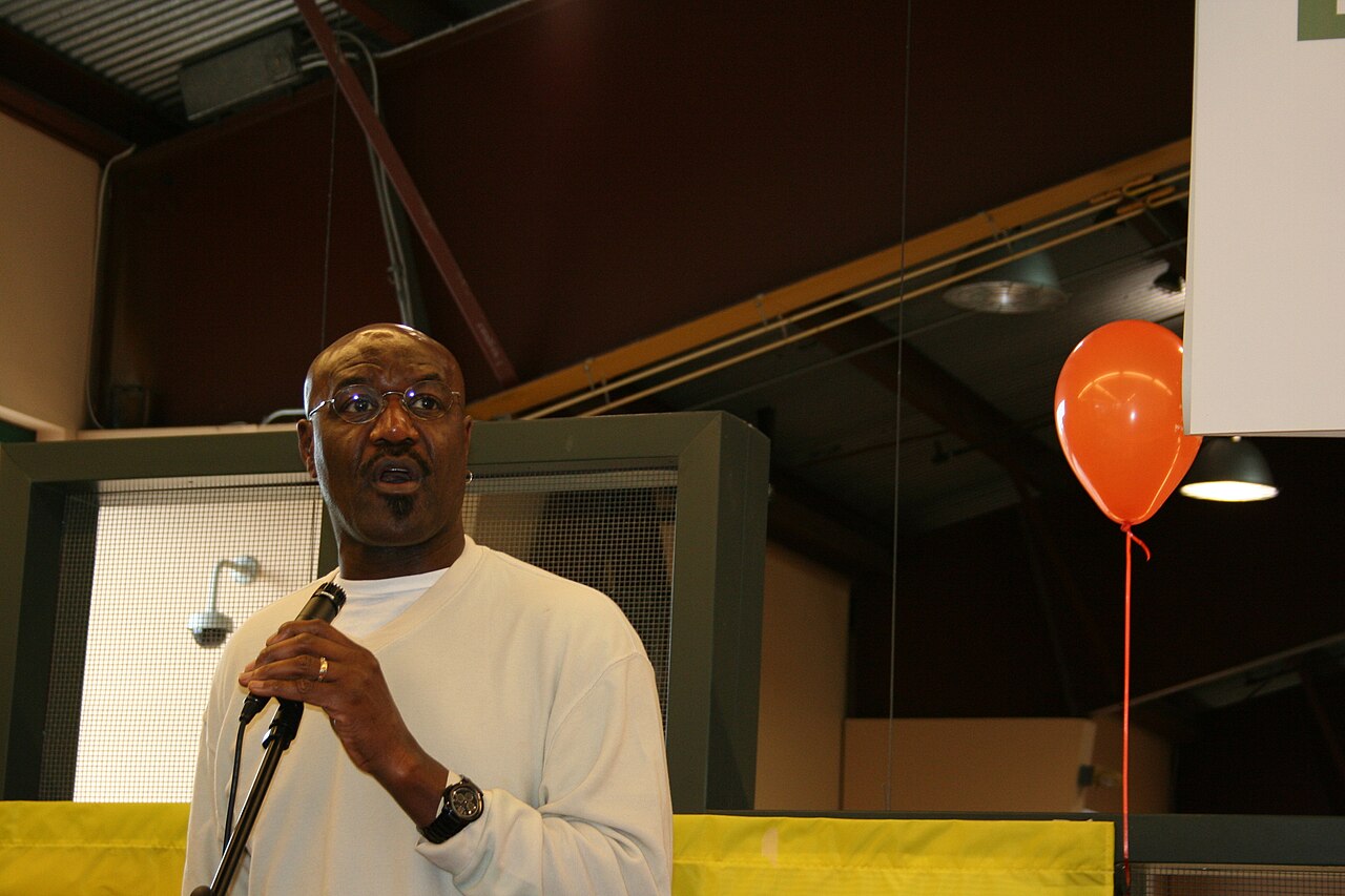 Delroy Lindo holding a microphone at a spelling bee in 2008